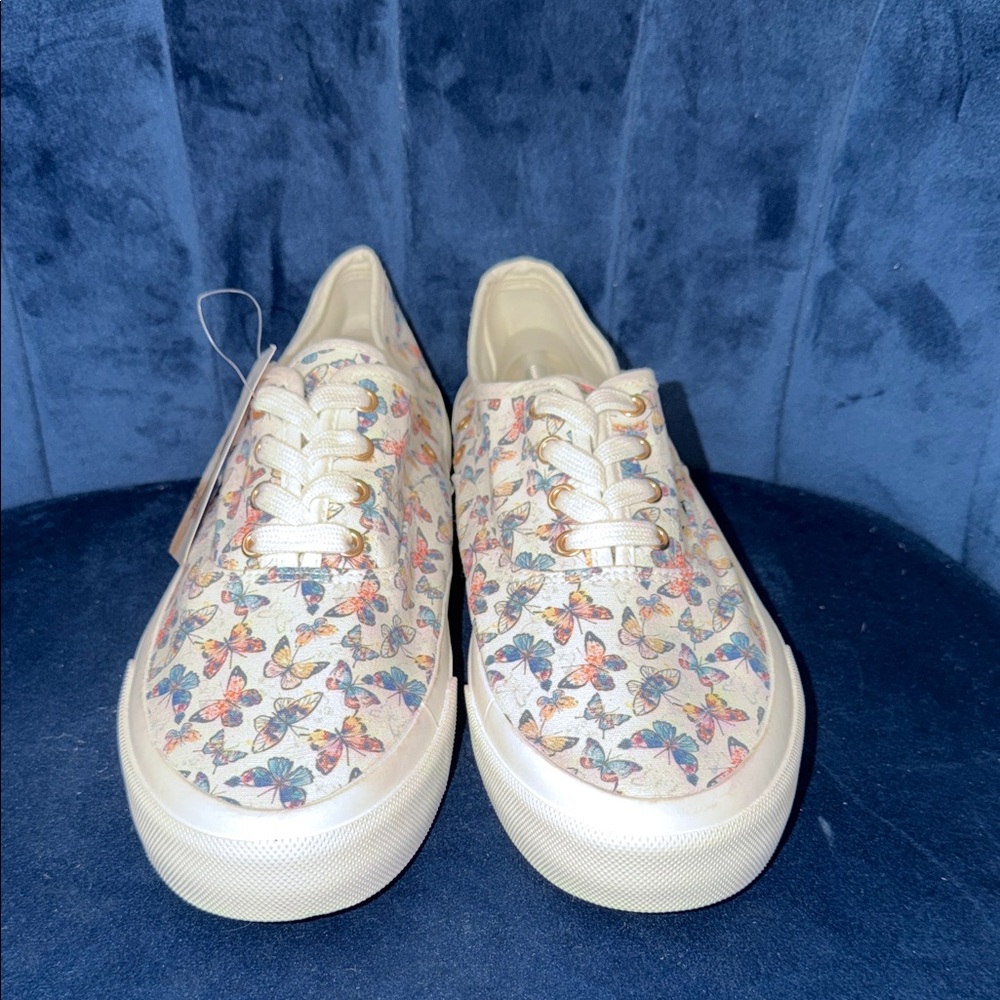 Sincerely Jules Cream Butterfly Pattern Lace-Up Sneakers Women’s Size 10 NWT - Picture 2 of 6